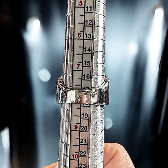 NIB Alloy White Gold Cubic Zirconia Heart Diamond Sterling Silver Ring - Size 8. - Picture 7 of 7